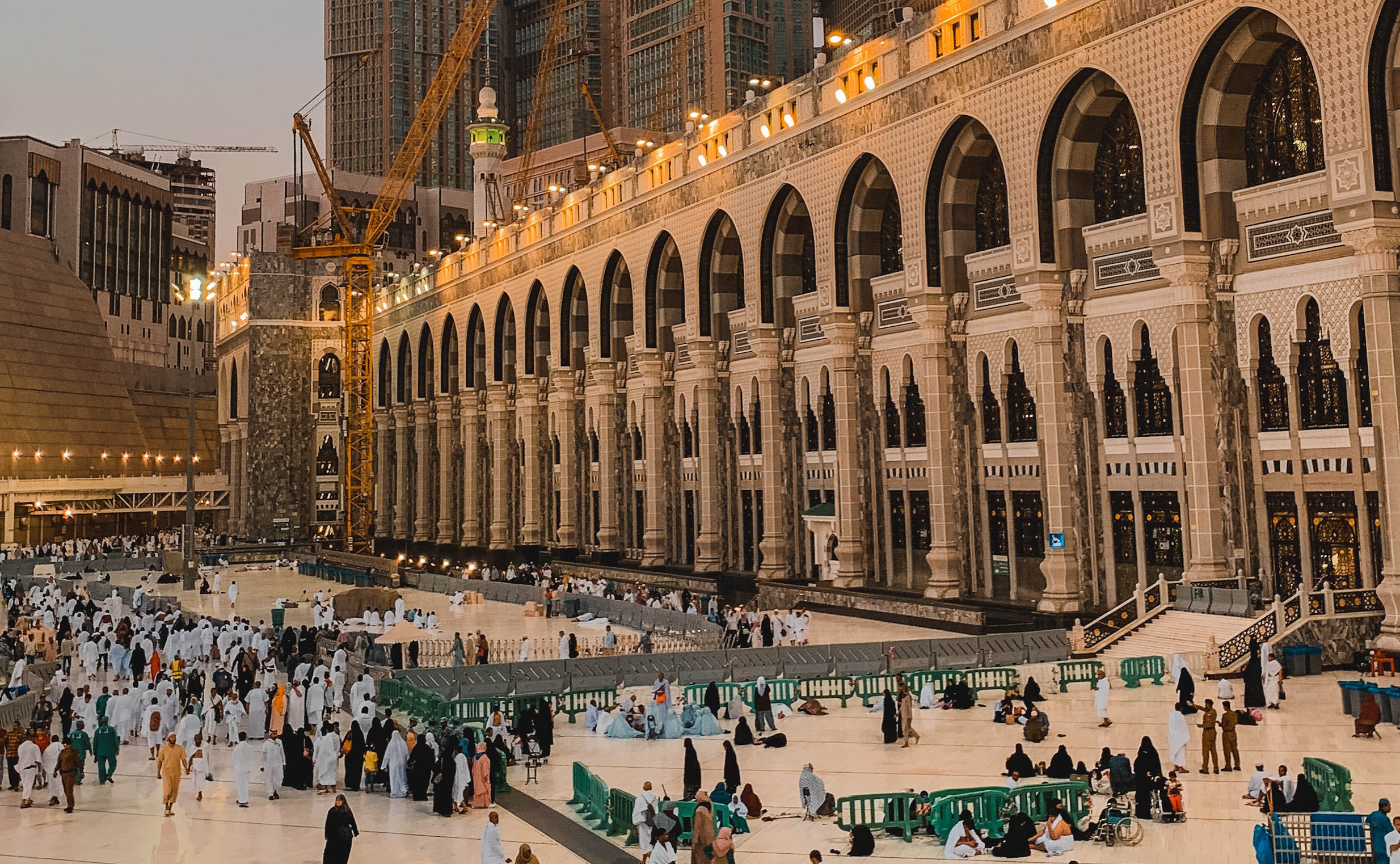 رمضان بين حظرين..
