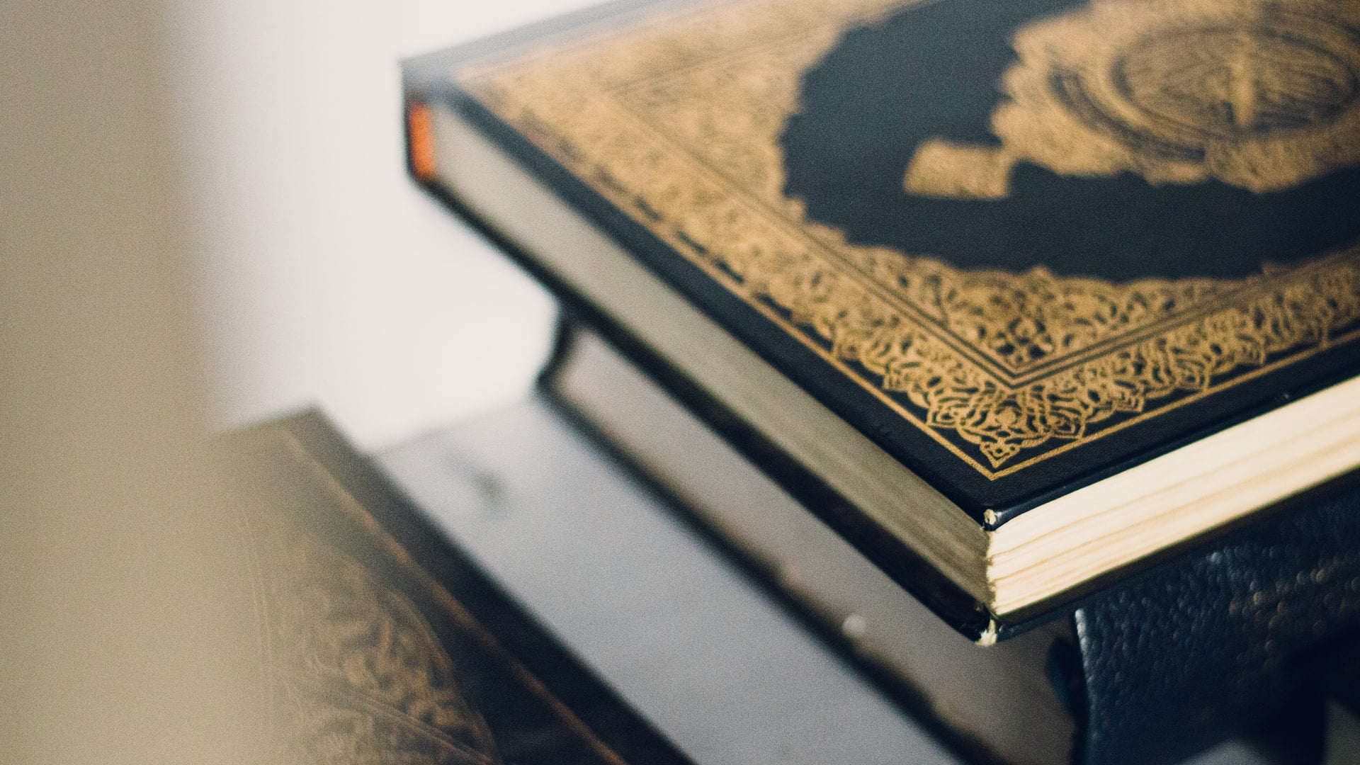 التَّجرِبَةُ القرآنيَّة: سُلْطَةُ القُرْآنِ الكَرِيم